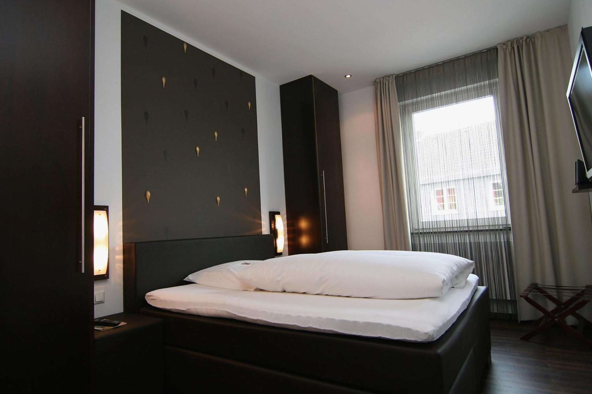 Hotel Zur Wartburg Rheda-Wiedenbrück Eksteriør billede