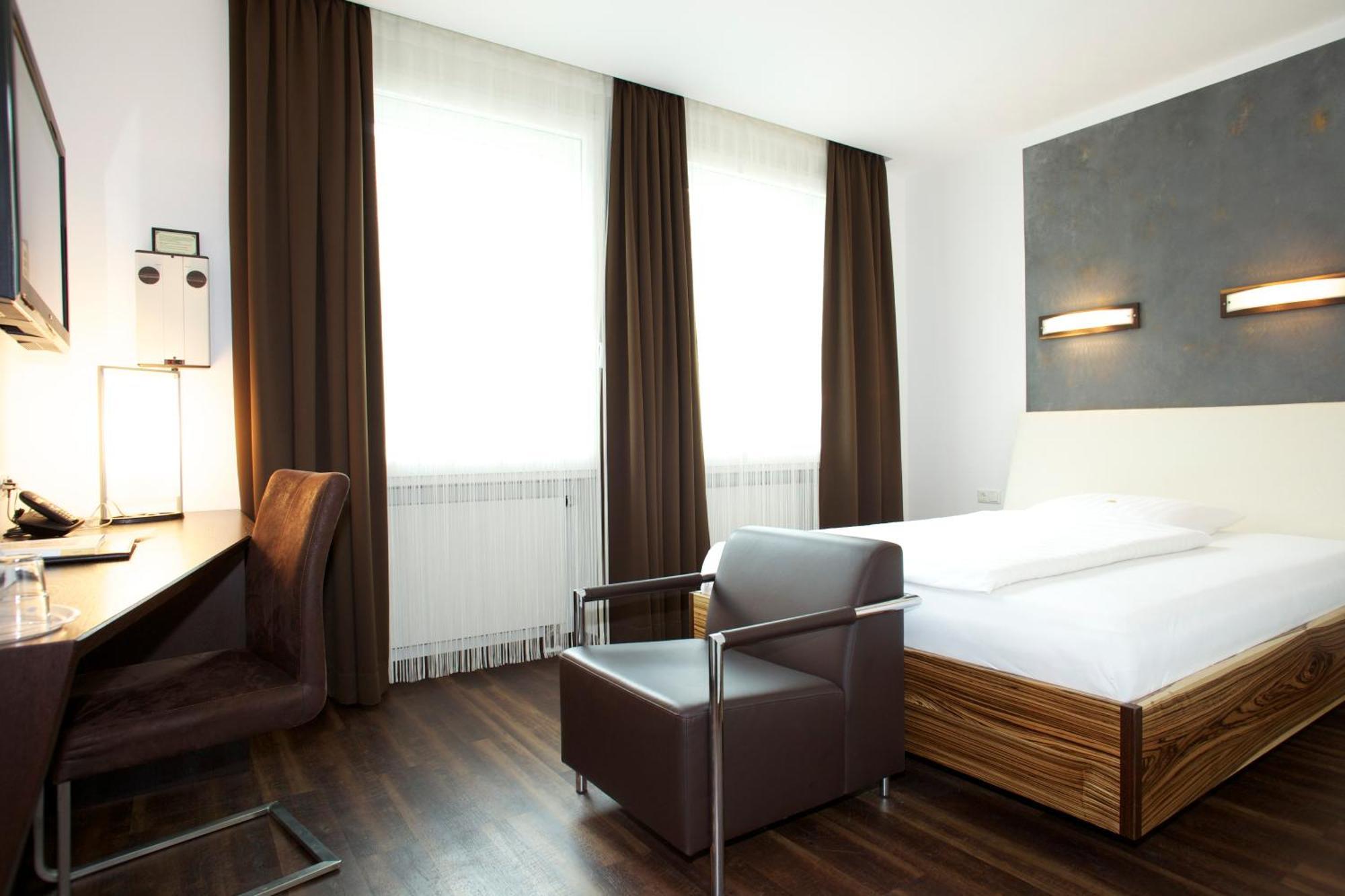 Hotel Zur Wartburg Rheda-Wiedenbrück Eksteriør billede